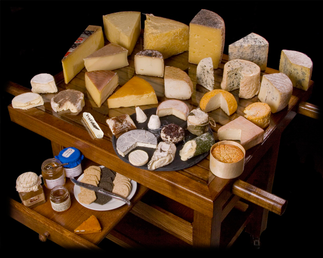 Как выбрать вкусный и полезный сыр?